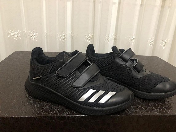 Adidas spor ayakkabı