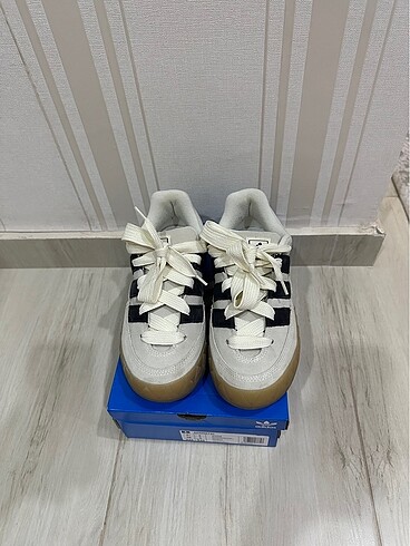 Adidas spor ayakkabı