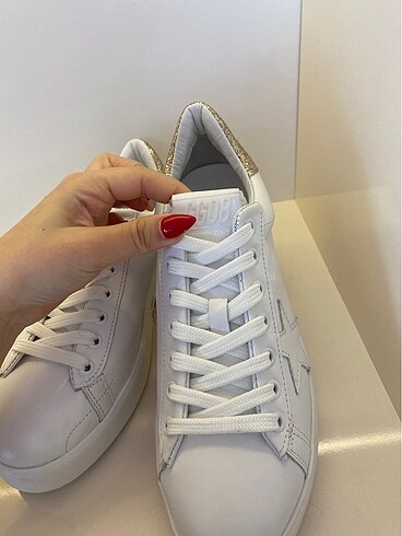 Golden Goose Deluxe Golden goose