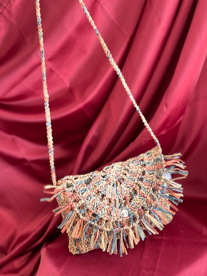 Püsküllü Çok Renkli Örgü Bohem Kadın Portföyü - Görsel 2