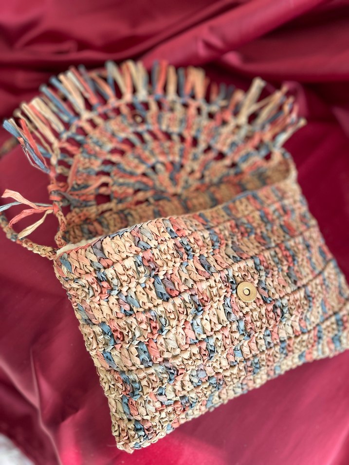 Püsküllü Çok Renkli Örgü Bohem Kadın Portföyü - Görsel 3