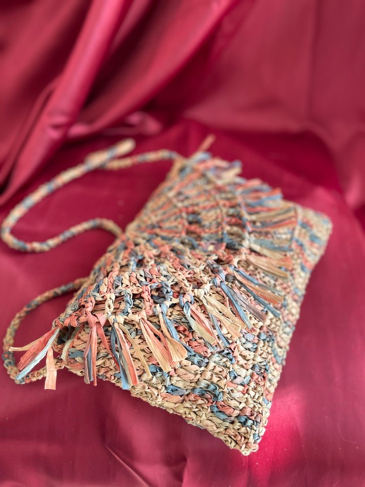 Püsküllü Çok Renkli Örgü Bohem Kadın Portföyü - Görsel 4