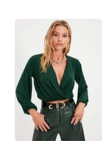 m Beden Dekolteli Crop