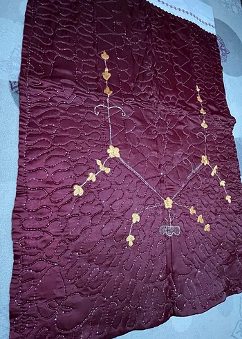 Bordo Nakışlı Parlak Seccade - Görsel 3