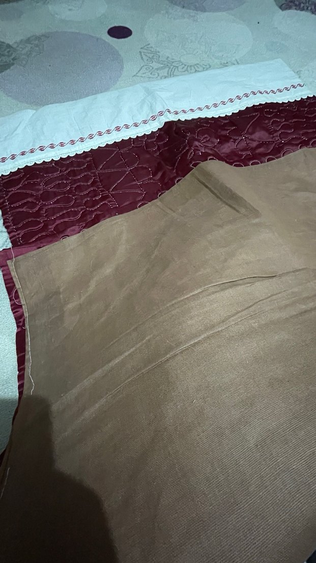 Bordo Nakışlı Parlak Seccade - Görsel 2