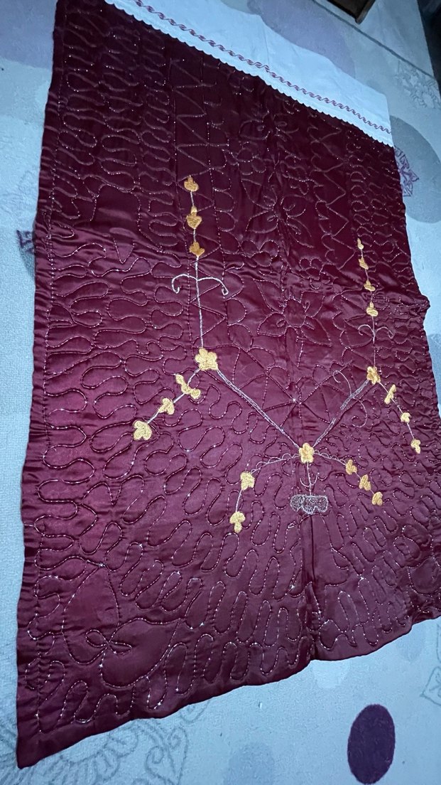 Bordo Nakışlı Parlak Seccade - Görsel 3