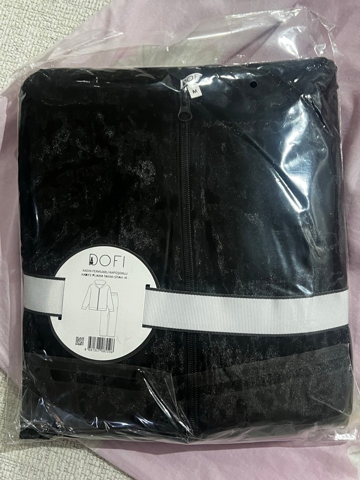 Kadife Siyah Kapüşonlu Uzun Kollu Eşofman Takımı - Görsel 3