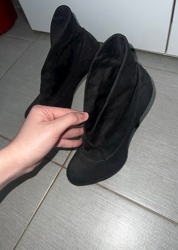 Siyah Süet Stiletto Topuklu Kadın Bot - Görsel 2