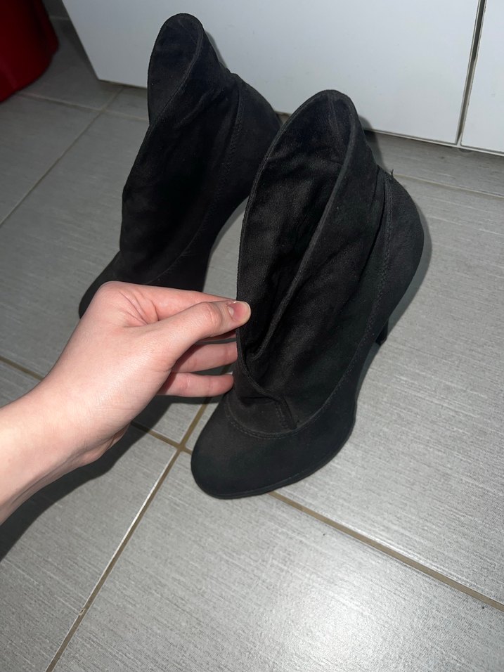 Siyah Süet Stiletto Topuklu Kadın Bot - Görsel 2