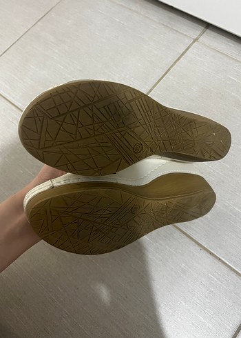 Beyaz Dolgu Topuklu Kadın Sandalet - Görsel 4