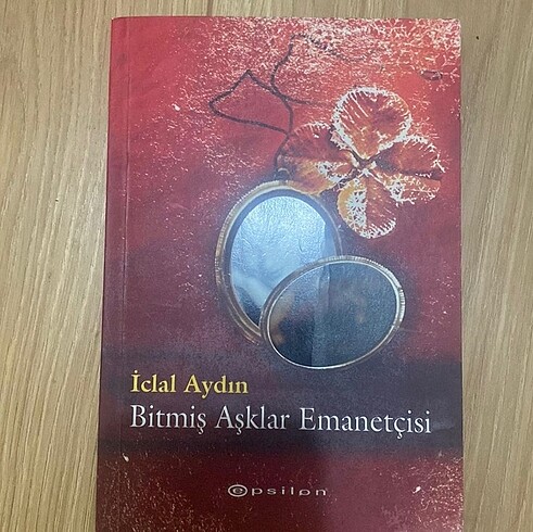 Bitmiş Aşklar Emanetçisi İmzalı