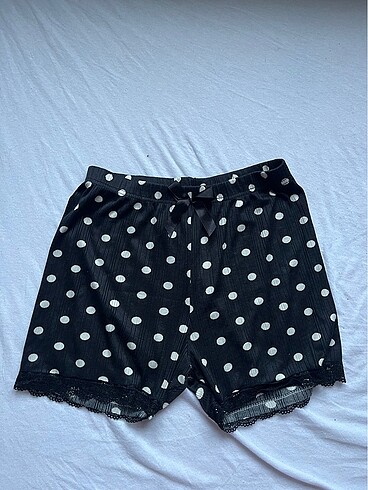 m Beden Siyah benekli pijama takımı