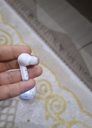 Mavi Işıklı Kulaklık ve Şarj Kutusu - Görsel 4