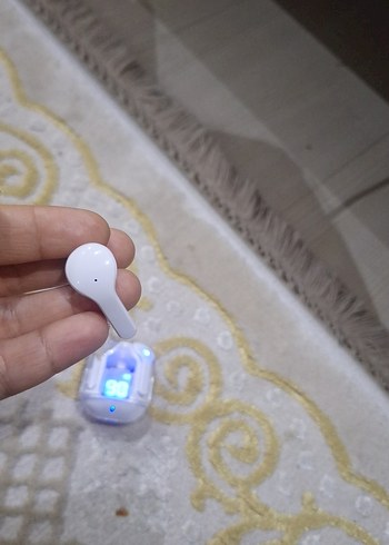 Mavi Işıklı Kulaklık ve Şarj Kutusu - Görsel 5