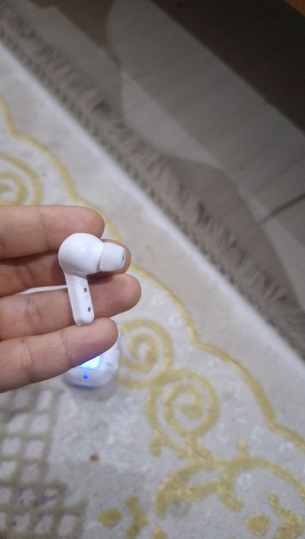 Mavi Işıklı Kulaklık ve Şarj Kutusu - Görsel 4