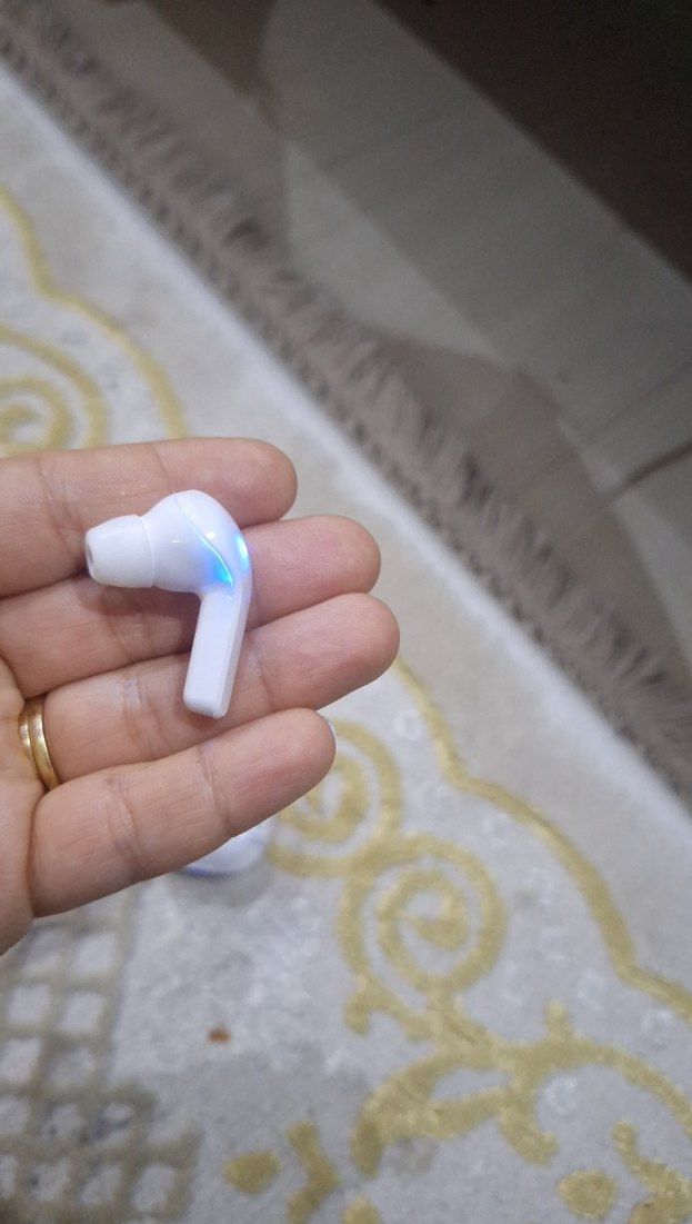 Mavi Işıklı Kulaklık ve Şarj Kutusu - Görsel 3