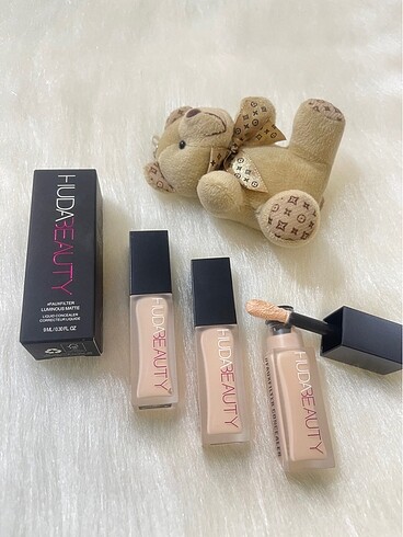 HUDABEAUTY FIRÇALI KAPATICI 1.7B HONEY