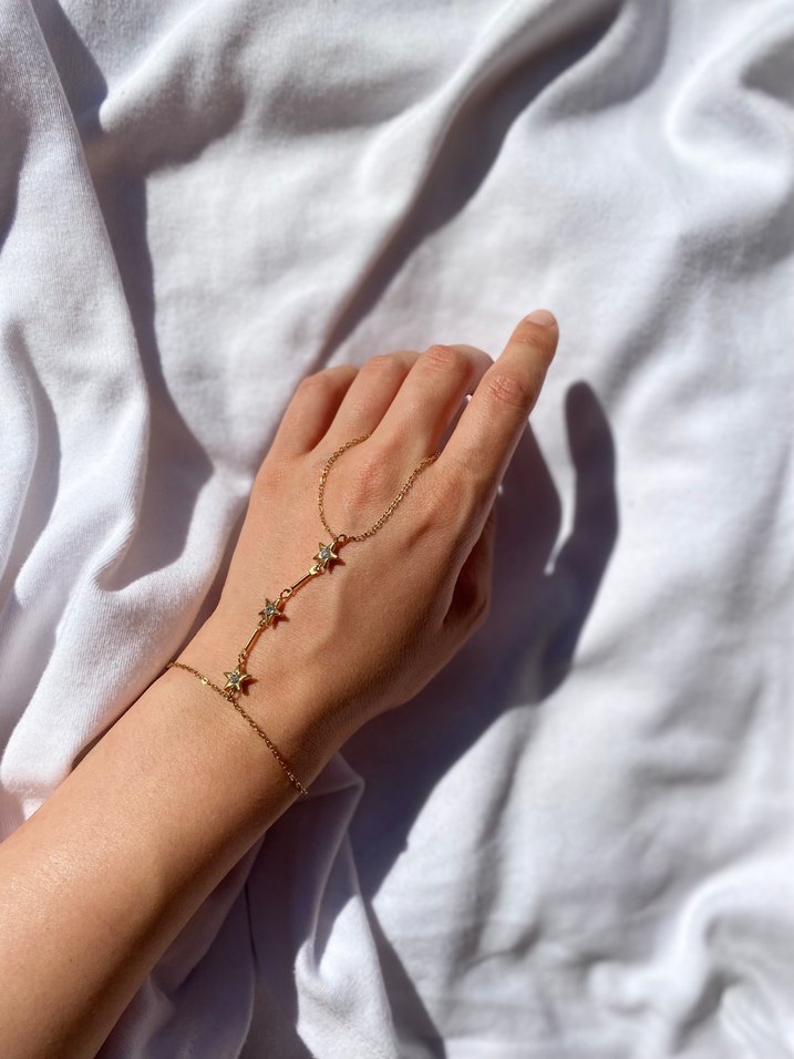 Boncuk Detaylı Altın Renkli Kadın El Zinciri - Görsel 2