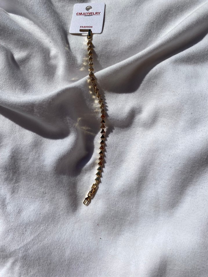 Zincir Detaylı Altın Renk Kadın Bileklik - Görsel 2