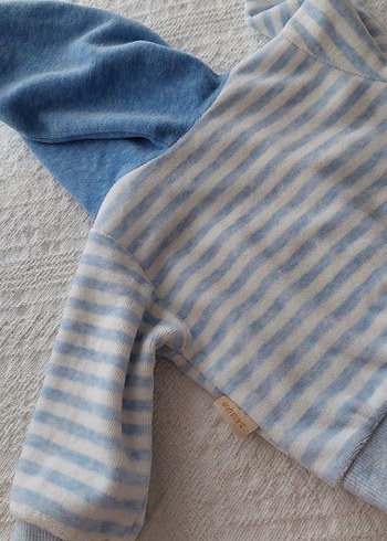 Erkek Çocuk Kapüşonlu Düğmeli Hırka - Görsel 2