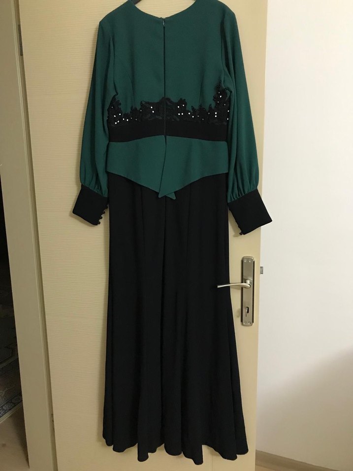 Uzun Kollu Yeşil Siyah abiye elbise - Görsel 2