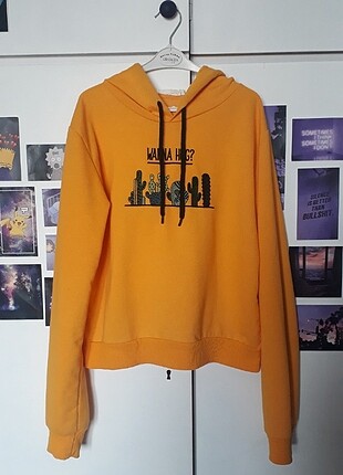 Sarı ve siyah sweatshirt