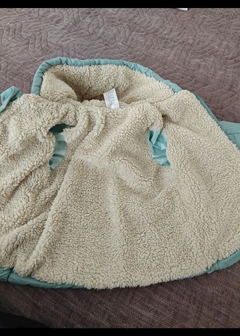 Çocuk Kapüşonlu Peluş Detaylı Mont - Görsel 3