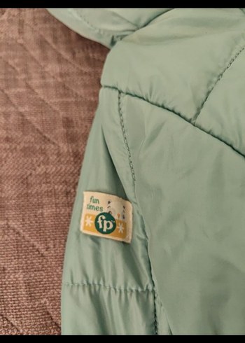 Çocuk Kapüşonlu Peluş Detaylı Mont - Görsel 5