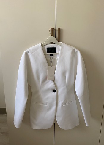Zara Bele Oturan Blazer Ceket