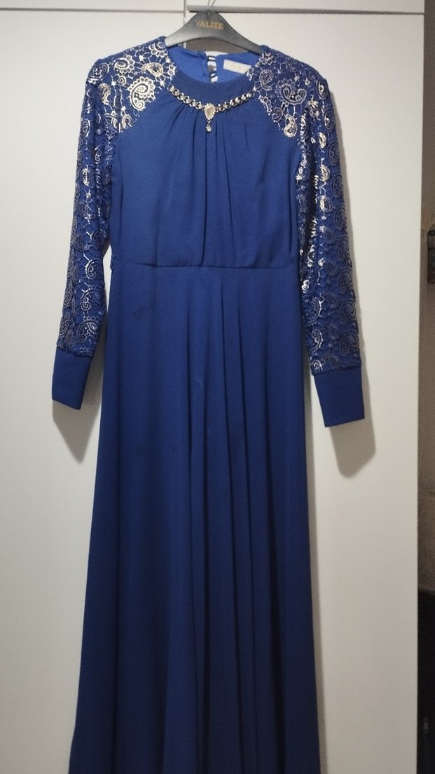 Zincir Detaylı Uzun Kollu Mavi Abiye Elbise - Görsel 2