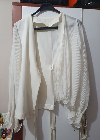 Beyaz Piliseli V Yaka Kadın Bluz - Görsel 5