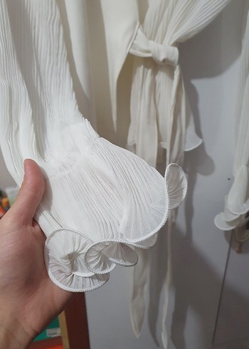 Beyaz Piliseli V Yaka Kadın Bluz - Görsel 2