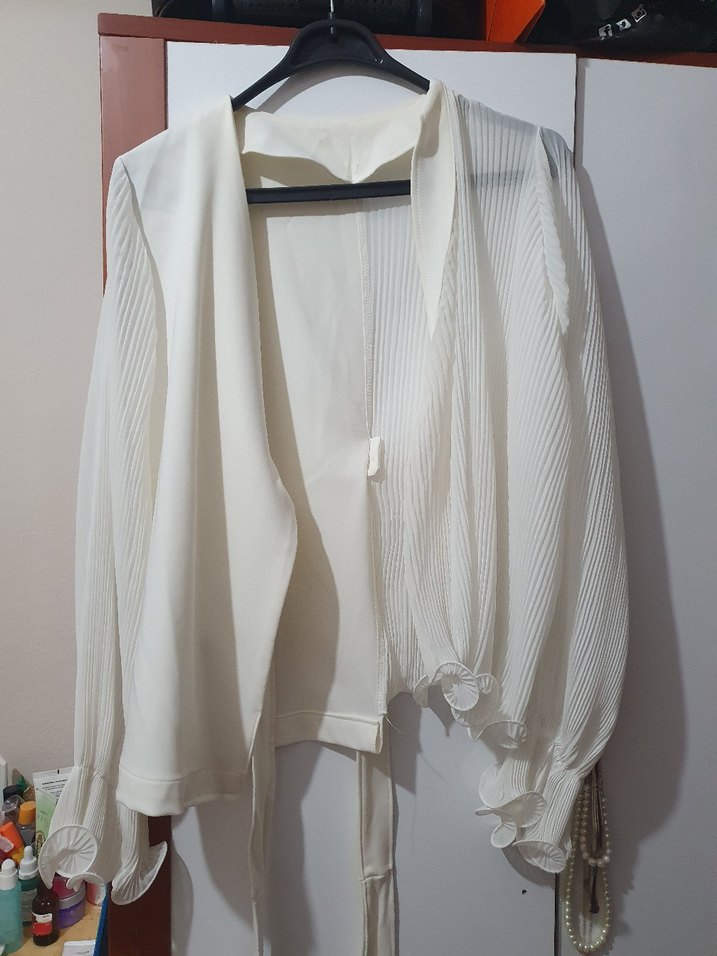 Beyaz Piliseli V Yaka Kadın Bluz - Görsel 5