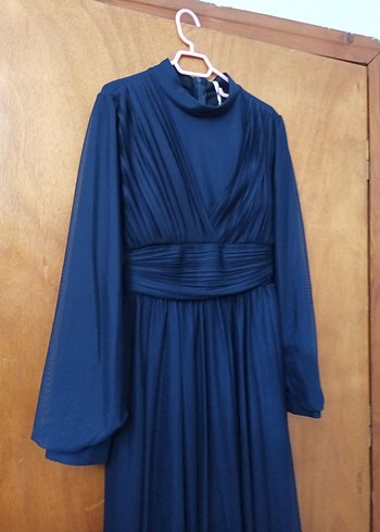 Hiç giyilmemiş etiketi üzerinde Uzun Kollu lacivert pileli Abiye - Görsel 4