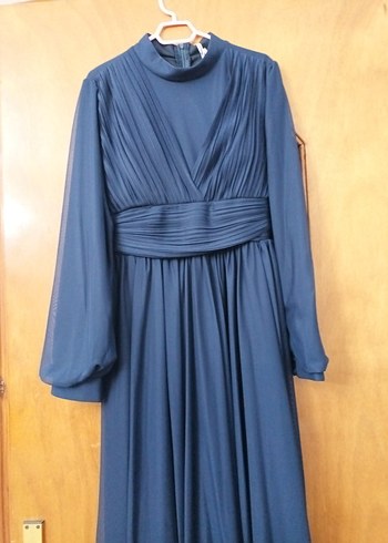 Hiç giyilmemiş etiketi üzerinde Uzun Kollu lacivert pileli Abiye - Görsel 2