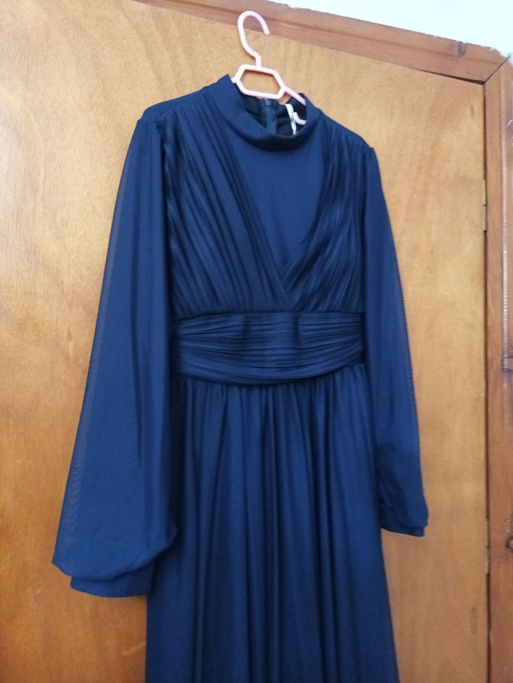 Hiç giyilmemiş etiketi üzerinde Uzun Kollu lacivert pileli Abiye - Görsel 4