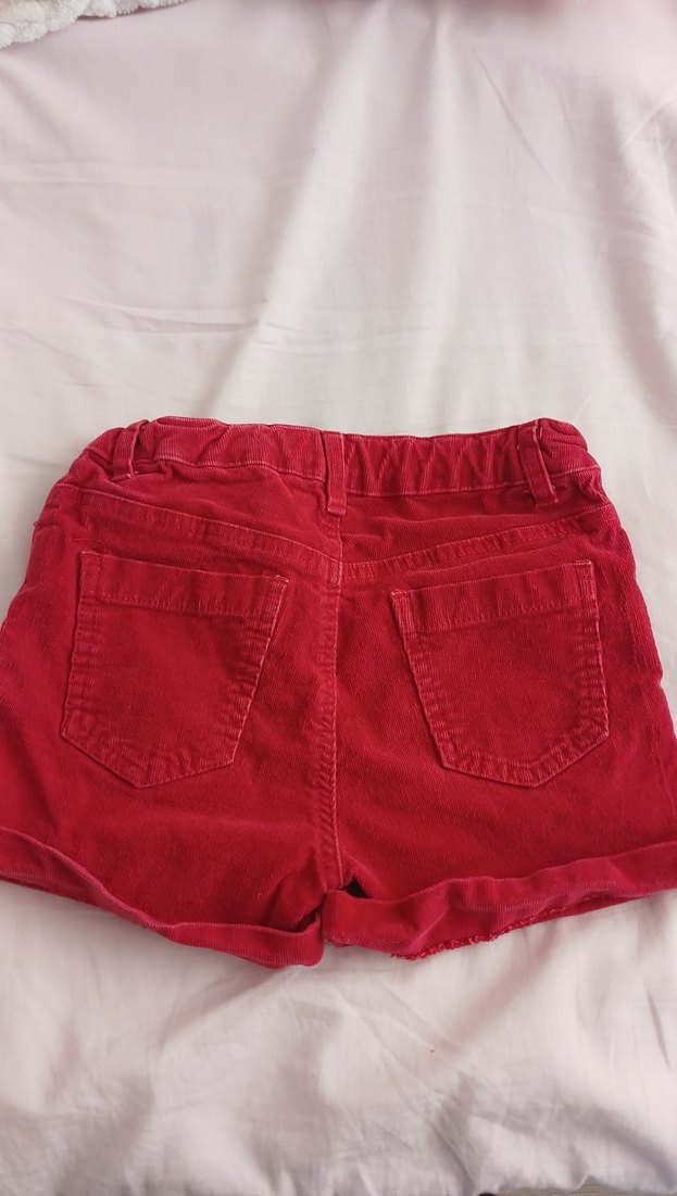 Kırmızı Süet Düğmeli Kız Şortu - Görsel 2