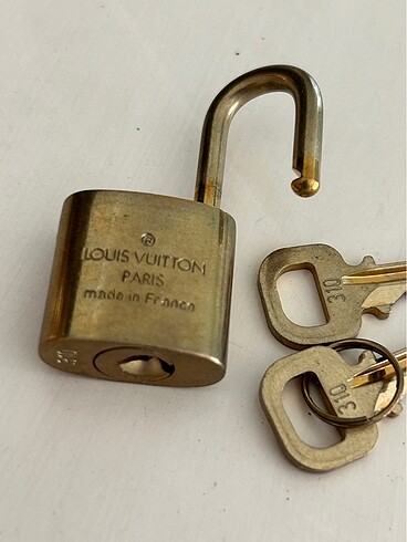 Beden Louis Vuitton Kilit