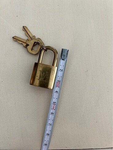 Beden altın Renk Louis Vuitton Kilit