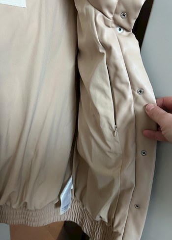 Guess Bej Deri Şişme Yelek - Görsel 4