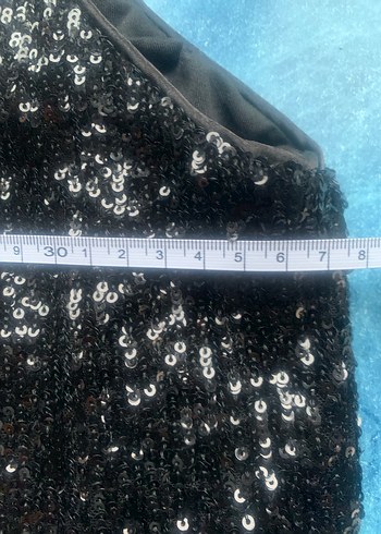 Siyah pullu İşlemeli askılı buluz - Görsel 3