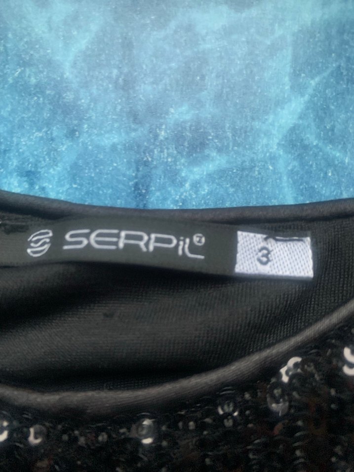 Siyah pullu İşlemeli askılı buluz - Görsel 4