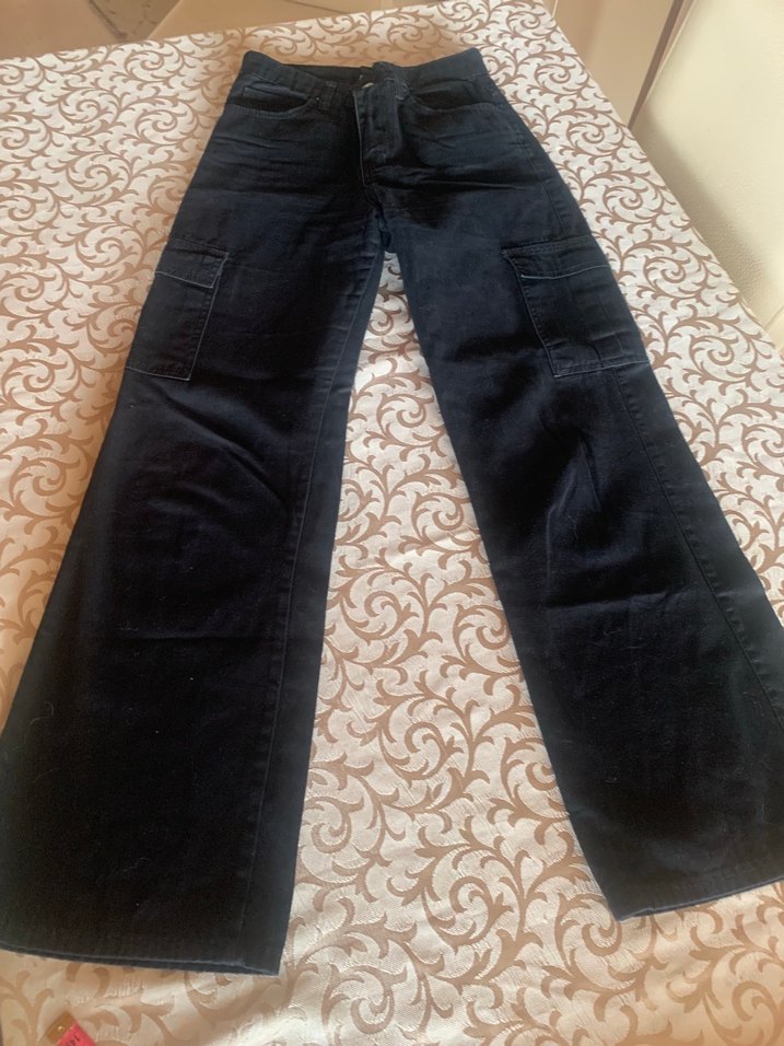 Siyah Kemerli Rahat Kesim Kadın Kot Pantolon — görsel 3/9
