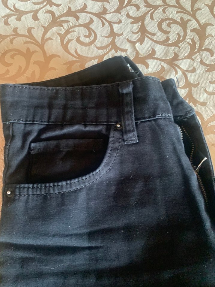 Siyah Kemerli Rahat Kesim Kadın Kot Pantolon — görsel 2/9