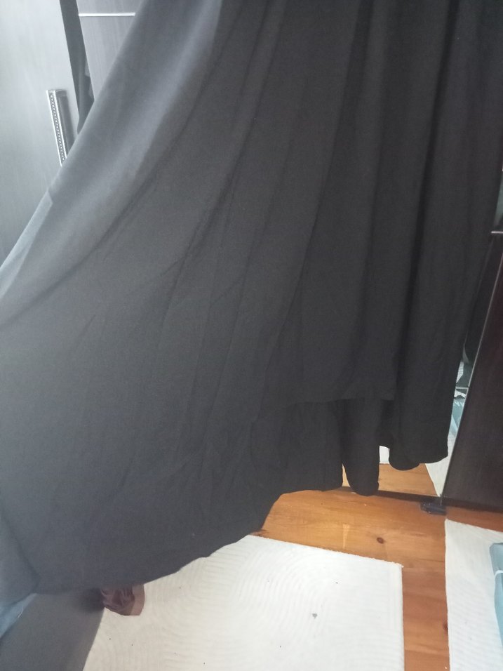 Uzun Kollu Siyah Nakışlı önü kısa arkası Uzun Elbise - Görsel 3