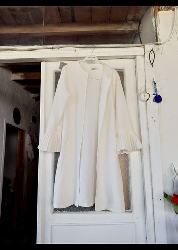 Piliseli Beyaz ceket - Görsel 2