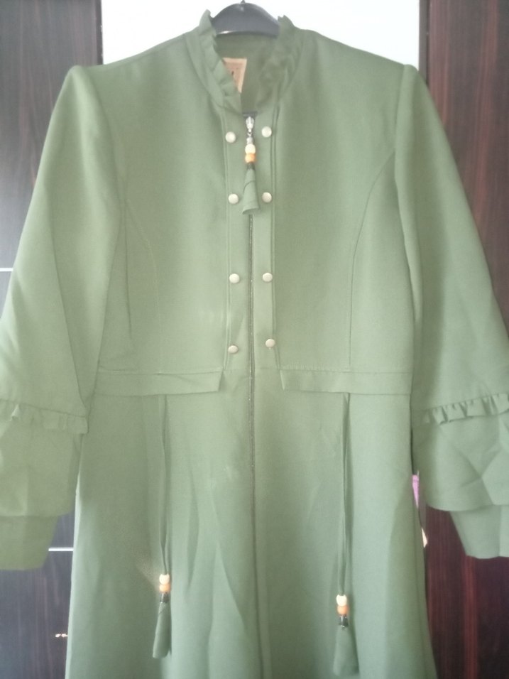 Düğmeli Uzun Kollu Kadın  pardesü . feraje - Görsel 3