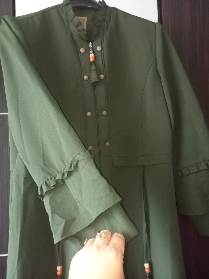 Düğmeli Uzun Kollu Kadın  pardesü . feraje - Görsel 2