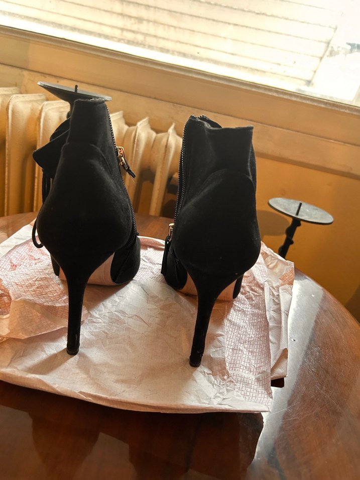 Siyah Süet Stiletto Topuklu Gotik Bot - Görsel 3