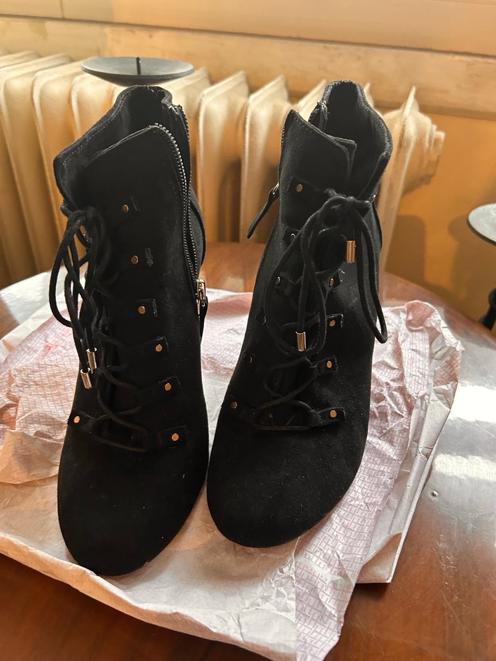 Siyah Süet Stiletto Topuklu Gotik Bot - Görsel 2